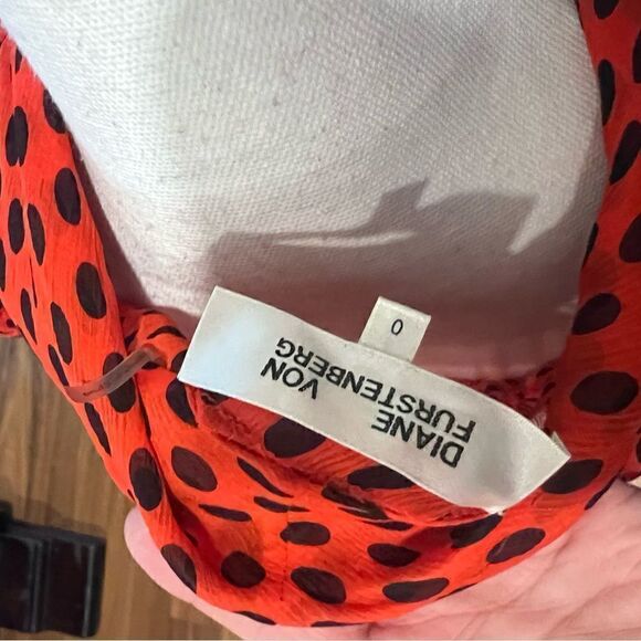 Diane vonFurstenberg blouse - Picture 8 of 9